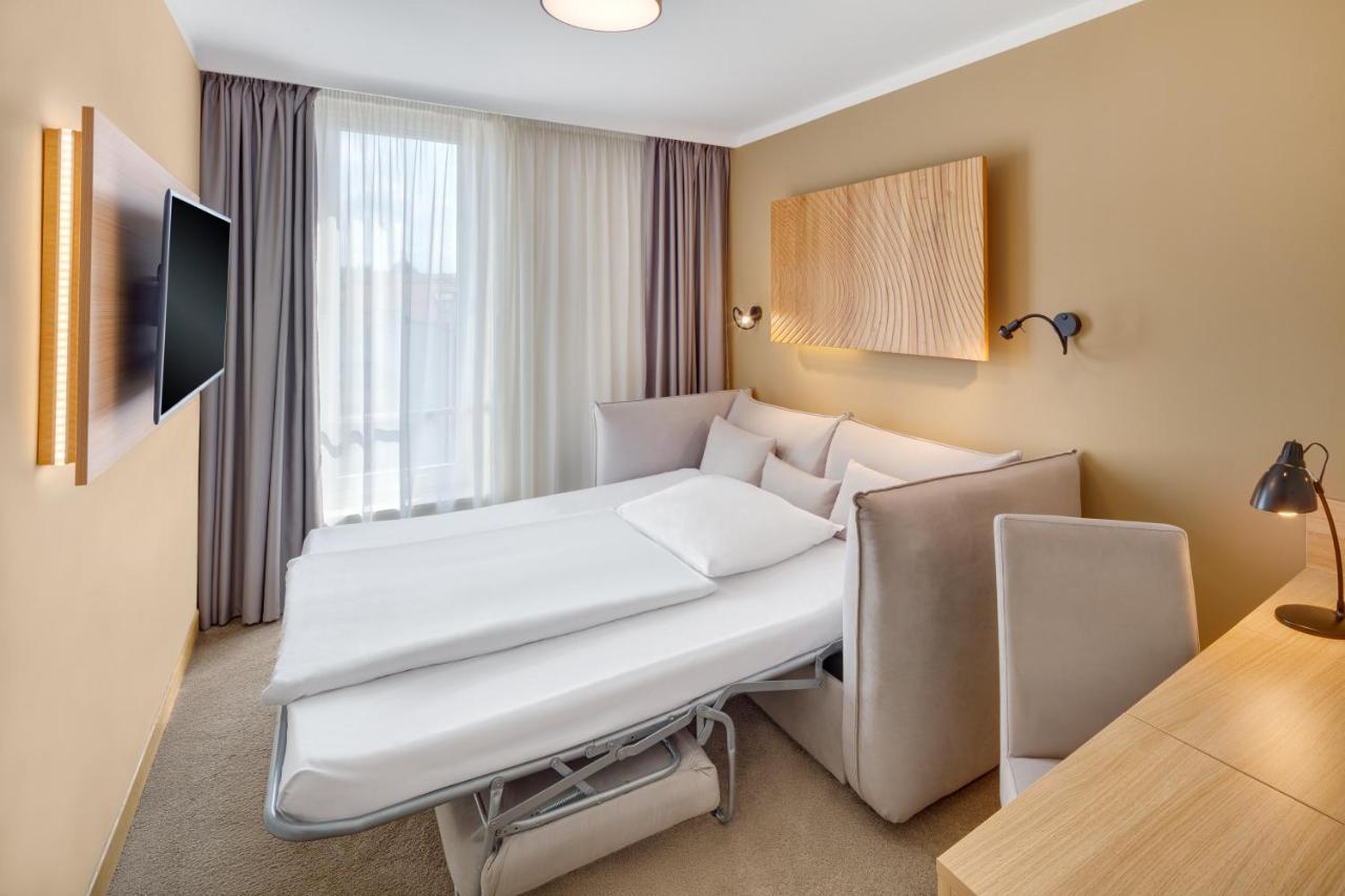 Clement 4* Prague