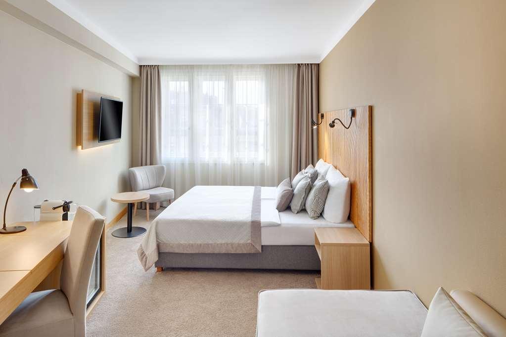 Clement 4* Prague