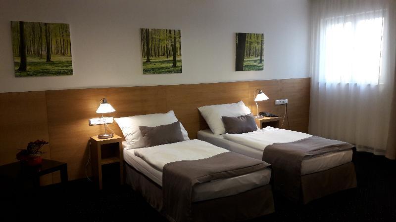 Clement 4* Prague